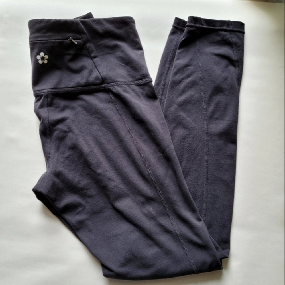 Tuff athletics leggings made in Canada ZIPPER POCKET